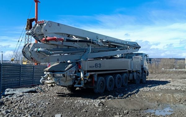 Услуги бетононасоса КСР-63 с длиной подачи до 63 метров - Черкесск, заказать или взять в аренду