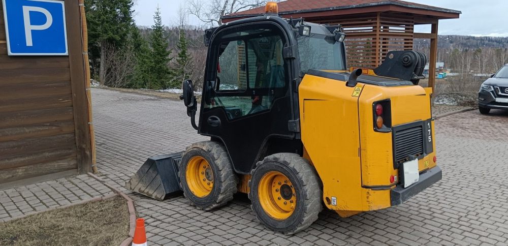 Фронтальный погрузчик Услуги минипогрузчика JCB 175 для земляных работ взять в аренду, заказать, цены, услуги - Черкесск