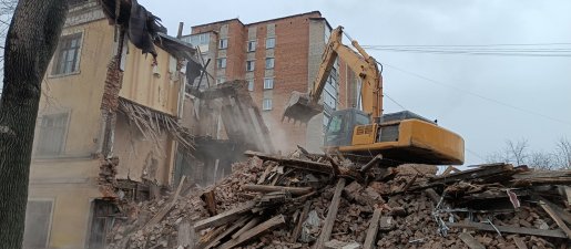 Промышленный снос и демонтаж зданий спецтехникой стоимость услуг и где заказать - Черкесск