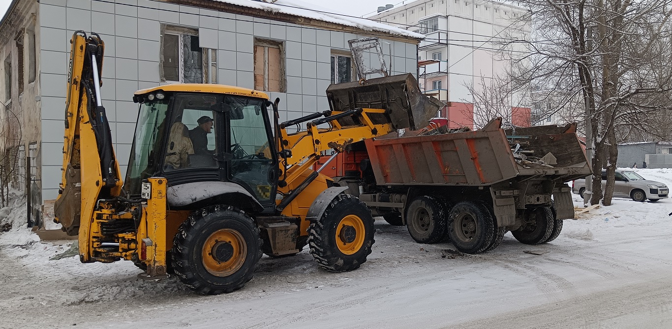 Уборка и вывоз строительного мусора, ТБО с помощью экскаватора и самосвала в Черкесске